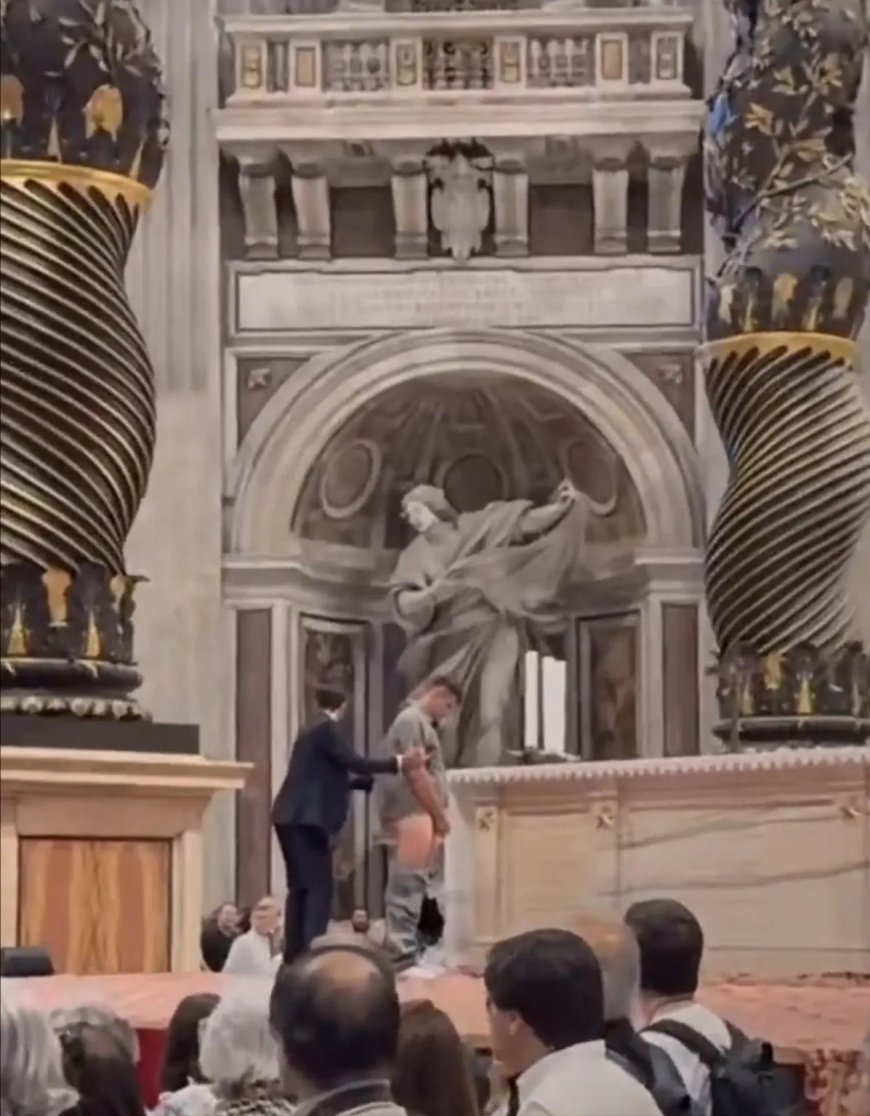 Opmerkelijk – Toerist trekt zijn broek naar beneden en plast op altaar in Vaticaanstad