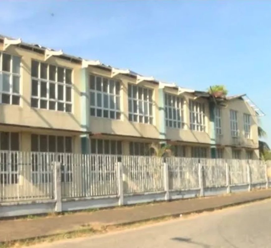 Ouders bezorgd over staat van schoolgebouwen: “Christus Koningschool is geen uitzondering”