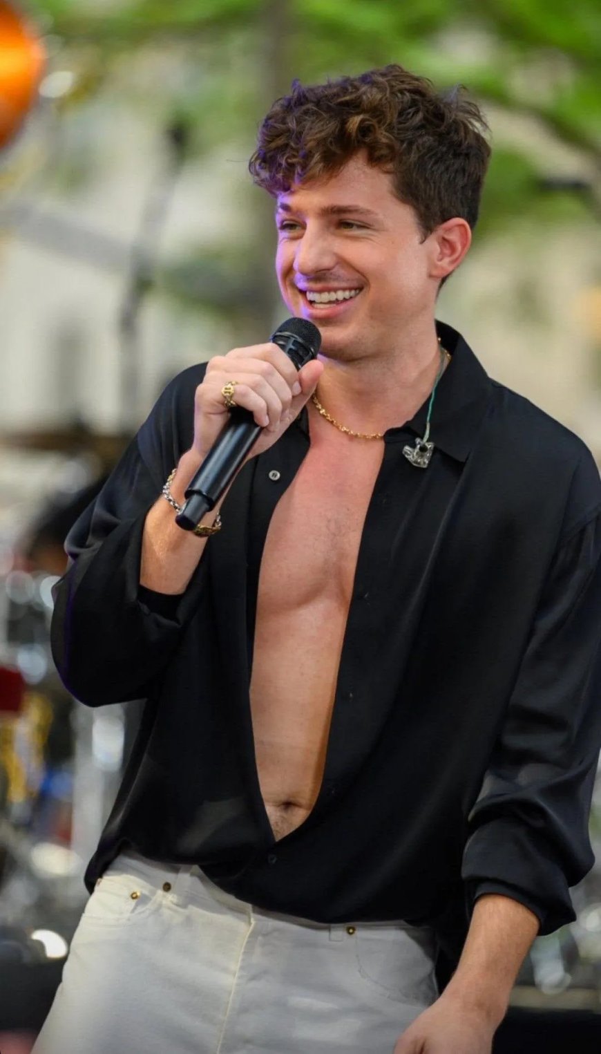 Charlie Puth wordt voor het eerst vader