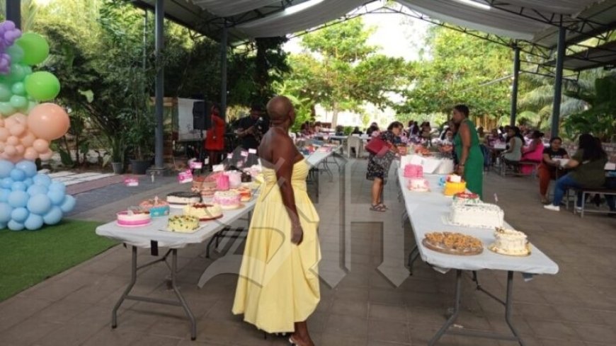 Cakenic van Claudia Schriks groot succes: meer dan 70 taarten uitgestald