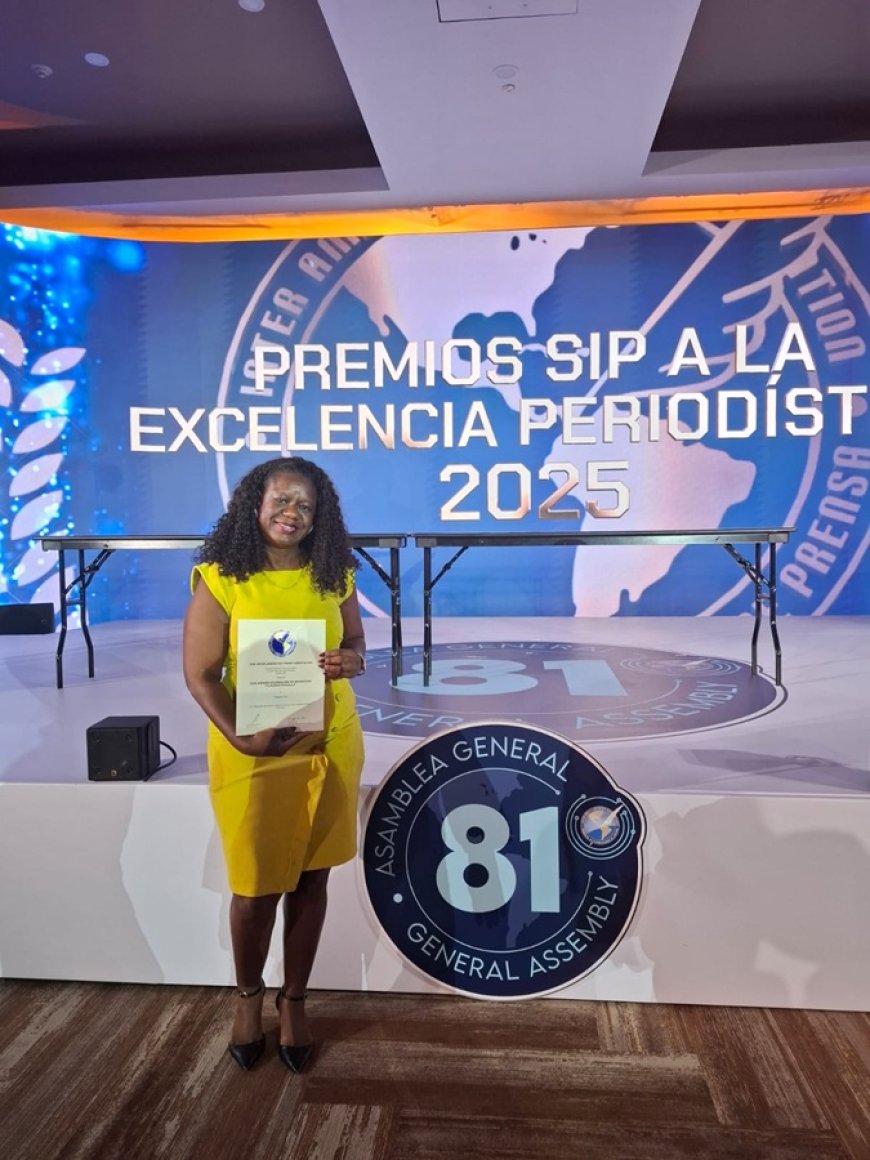 Valerie Fris ontvangt award