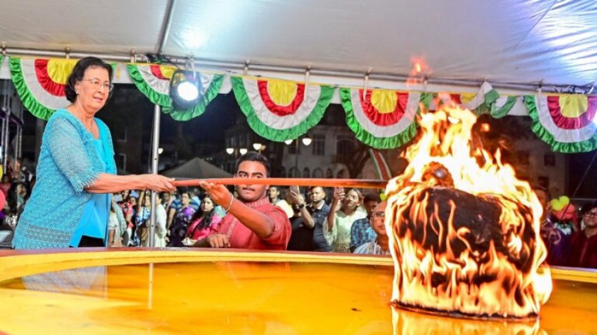 President Simons: “Laat de lichtjes van Divali ons verbinden”