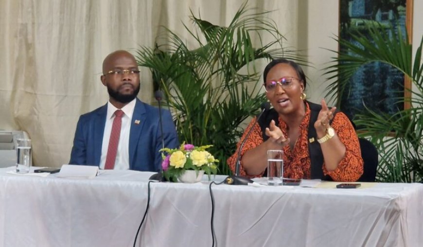 Minister Poki: ‘Ik heb een heel slordige administratie overgenomen’