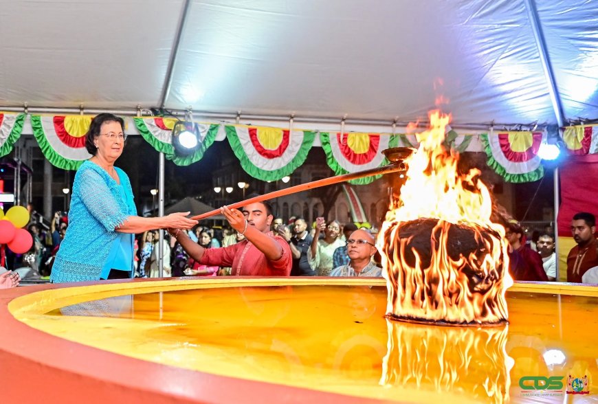 President Simons roept op tot licht en eenheid tijdens Divali