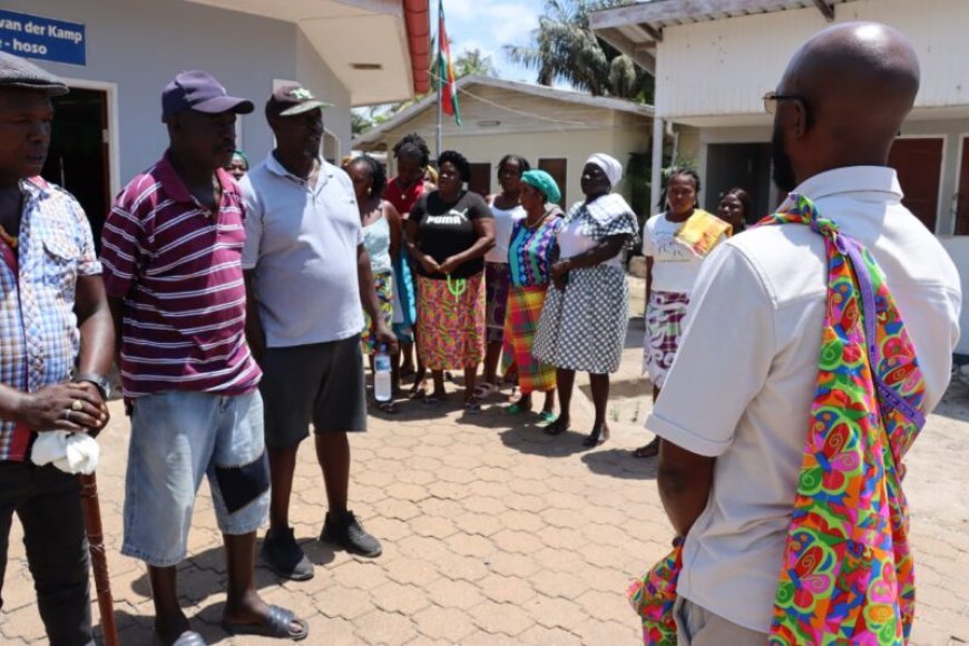 Misiekaba bezoekt Brokopondo voor Gezondheidsbeurs en zijn dorp Nieuw Koffiekamp