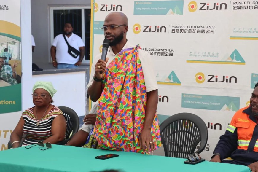 Minister Misiekaba opent Gezondheidsbeurs in Brokopondo