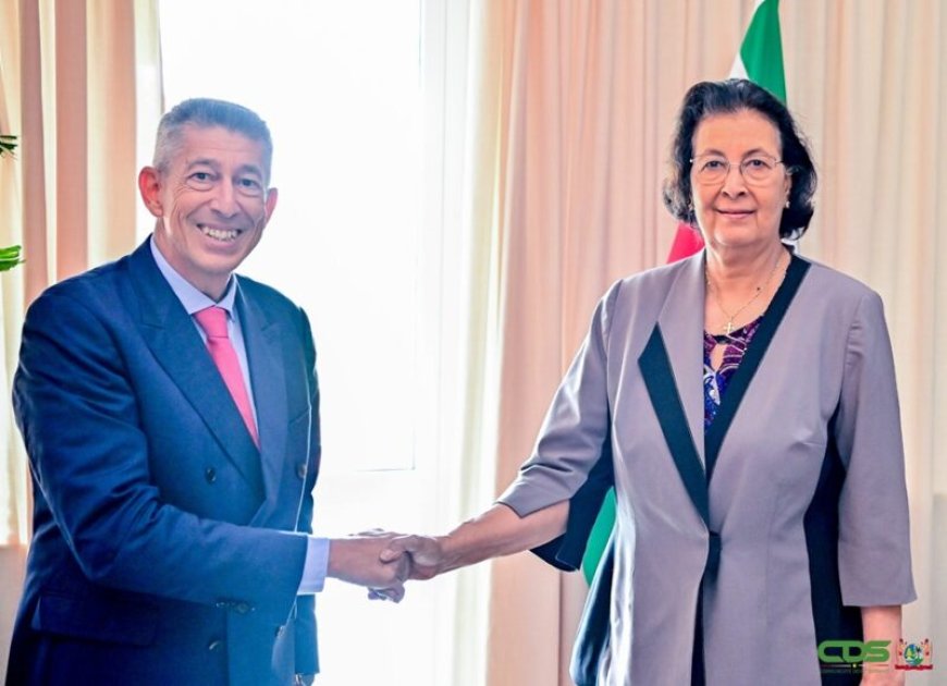 Geerlings-Simons en De Lacoste bespreken uitdiepen bilaterale banden Suriname en Frankrijk