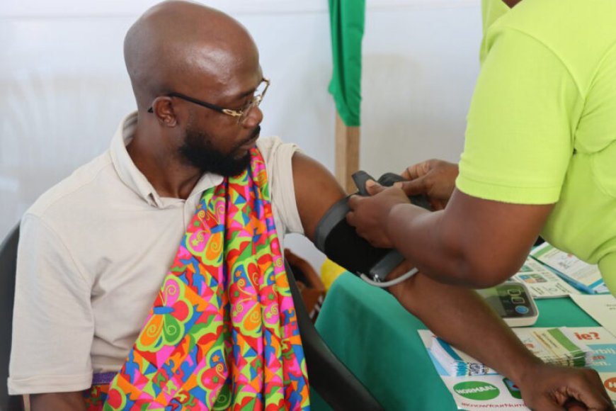 Minister Misiekaba opent Gezondheidsbeurs Brokopondo