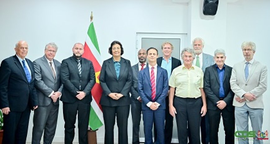 Nederlandse vrijmetselaarsloge wil Surinaams onderwijs helpen digitaliseren