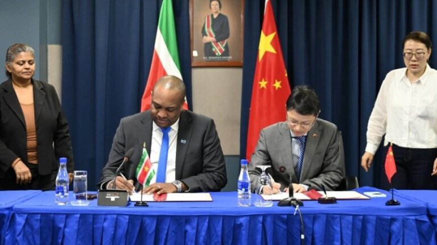 Suriname en China versterken samenwerking met donatie van 16 ambulances