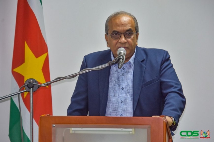 Ex-minister Sewdien langdurig verhoord over verdwenen landbouwmachines