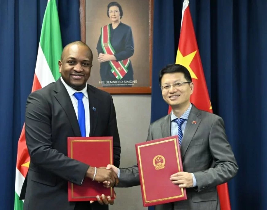 China schenkt Suriname 16 ambulances ter versterking van medische noodhulp