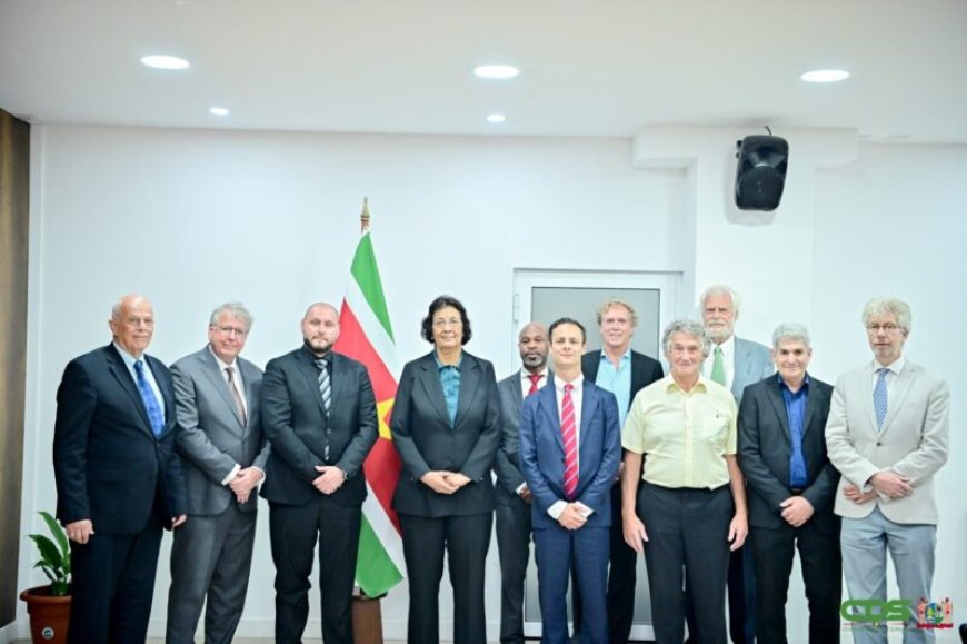 Nederlandse vrijmetselaars willen Surinaams onderwijs digitaliseren