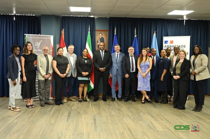 Taal en cultuur als brug: Café Francophone verbindt Suriname met de wereld