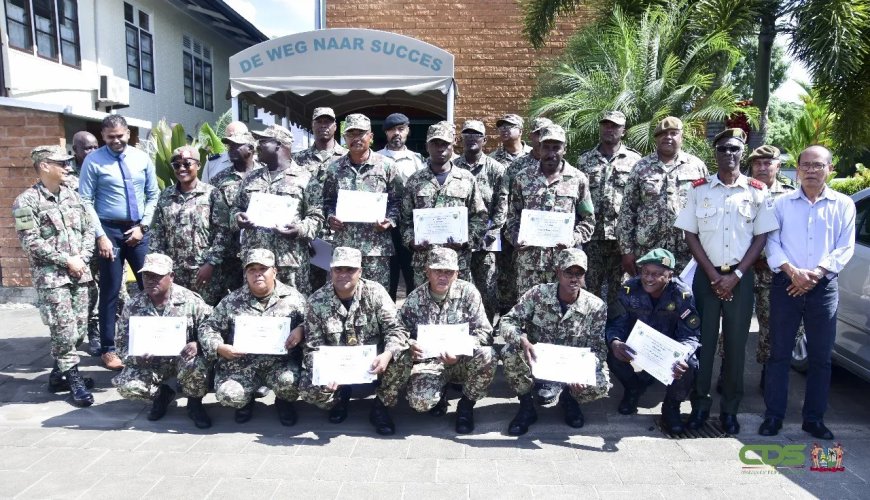 21 militairen behalen diploma Groepscommandant
