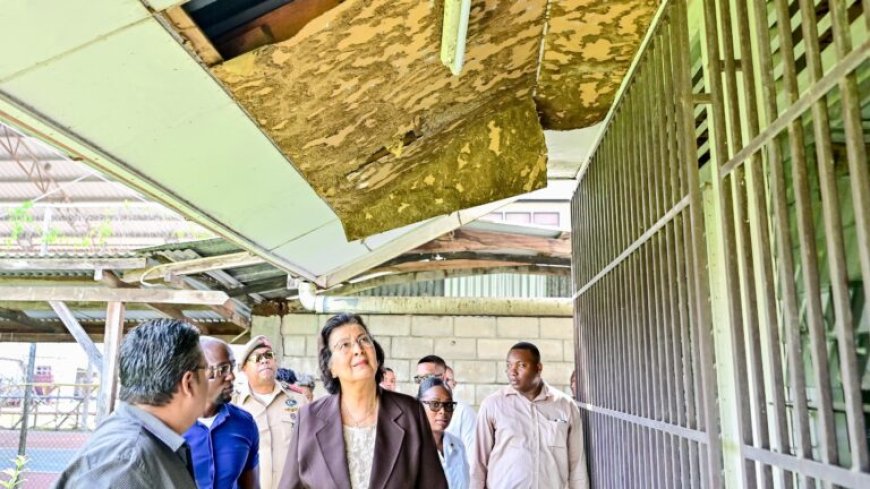 Bezoek president Simons aan Lyceum 2 moet leiden tot concrete verbeteringen in schoolinfrastr