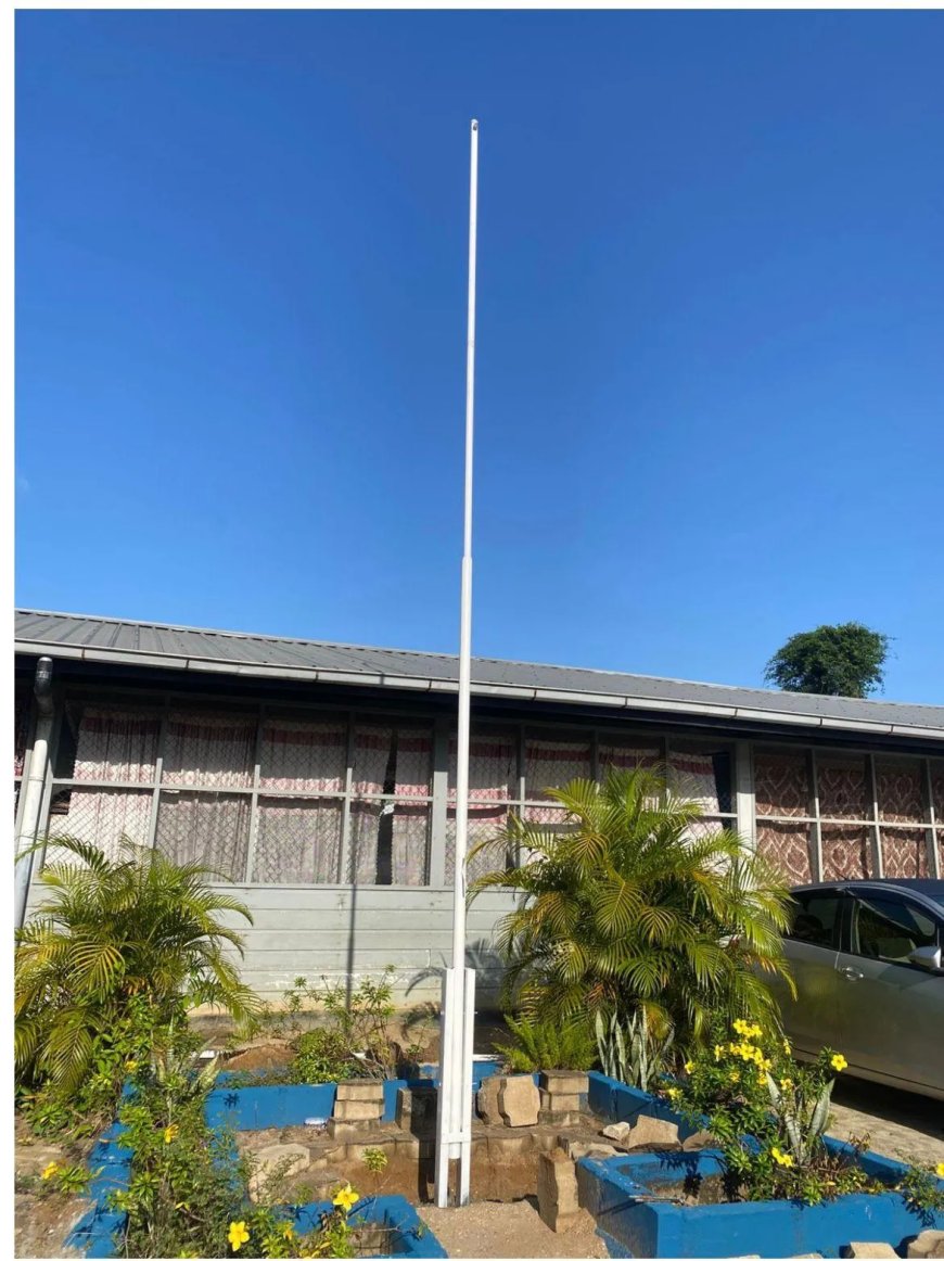 200 openbare scholen krijgen nieuwe vlaggenmasten vóór Srefidensi