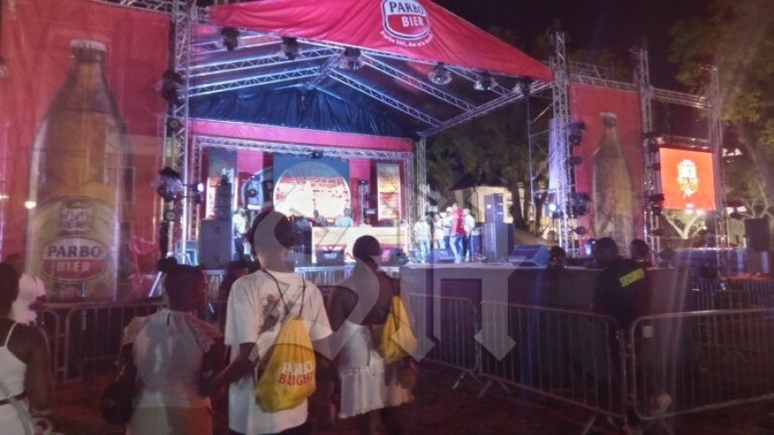 Parbo Bigi Yari Festijn trekt duizenden feestvierders naar het Onafhankelijkheidsplein