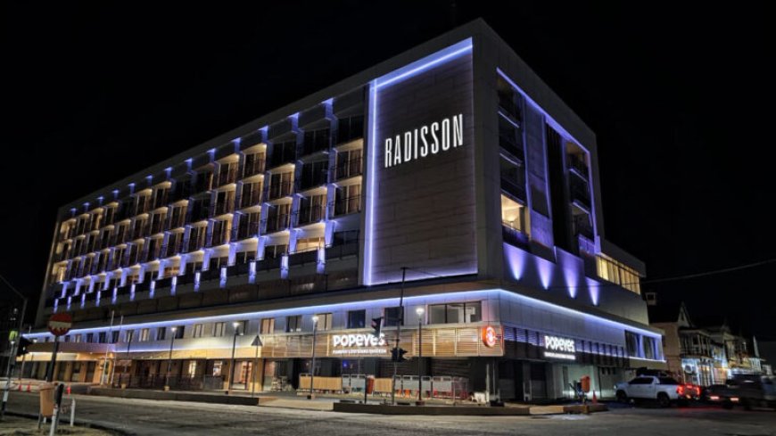 Iconisch Krasnapolsky hotel herleeft in modern ‘Radisson’ jasje