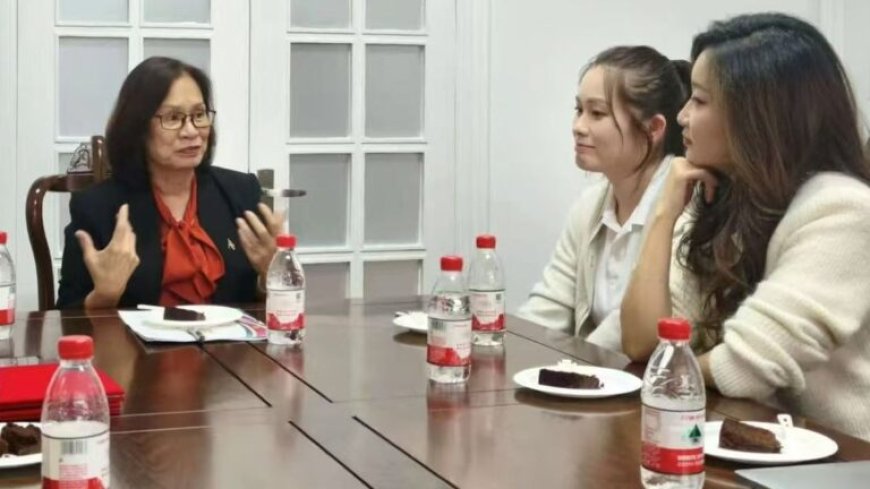 Surinaamse ambassade in China ontvangt voor het eerst Chinese studenten