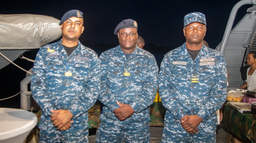 Nationaal Leger telt 18 nieuw opgeleide officieren