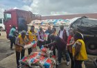 Lions Club Paramaribo Central doneert 10.000 kilo rijst aan NCCR voor slachtoffers orkaan Mel