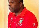 Menzo stapt per direct op: Suriname zonder bondscoach richting cruciale WK-play-offs
