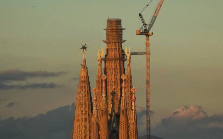 Spaanse Sagrada Familia stoot Duitse kerk van de troon met hoogste kerktoren ter wereld