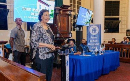 Simons benadrukt rol universiteit in nationale ontwikkeling