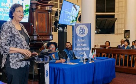 President roept universiteit op tot denkkracht en zelfbewustzijn