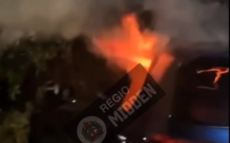 Binnenkant geparkeerde auto flink beschadigd door brandstichting