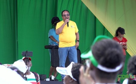 Srefidensi 5 km loop zet toon voor Srefidensi-maand