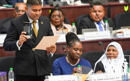 Nieuwe parlementariërs beëdigd in Guyana; ook verdachte Mohamed legt eed af