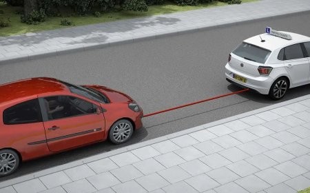 Slepen auto met pech met alarmlichten beide auto’s aan