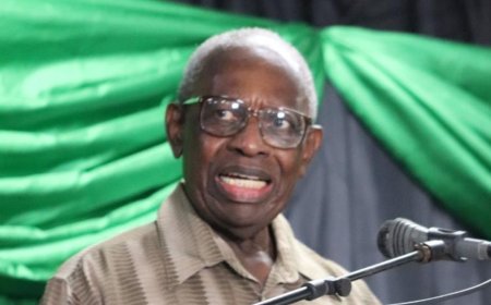 President Simons eert nalatenschap van oud-president Venetiaan