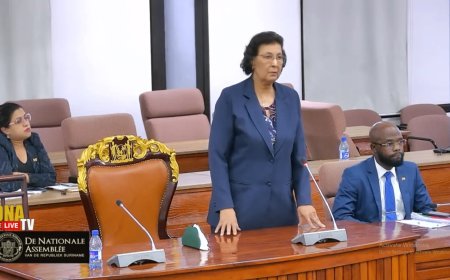 Eerbetoon aan Ronald Venetiaan tijdens APB