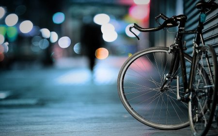 Man zakt in elkaar tijdens fietsen en overlijdt