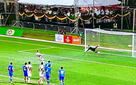 Suriname wint groots (4-0) van El Salvador