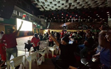 Suriname met één been in WK-eindronde