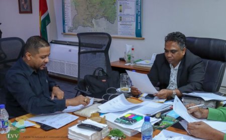 Bestuur Kwatta Markt legt cijfers en beleid uit aan LVV-minister