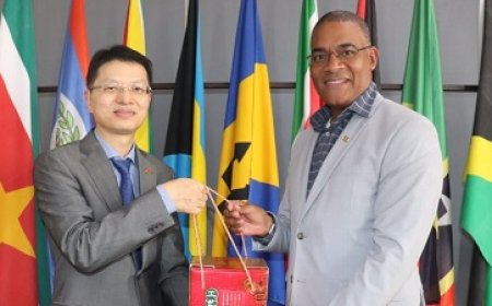 Baasaron en Chinese ambassadeur bespreken samenwerking