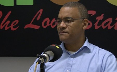 Minister Baasaron brengt werkbezoek aan het Surinaams Standaarden Bureau