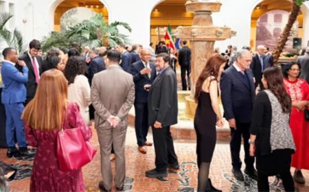 Ambassade opent bijzondere Nassy-expositie ter ere van 50 jaar Srefidensi