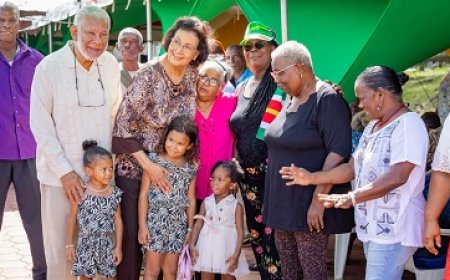 President roept jong en oud op elkaar te ondersteunen voor beter Suriname