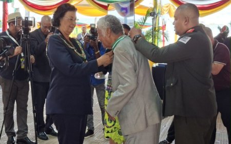 50 jaar Srefidensi: Hoogste onderscheiding voor Frits Pengel