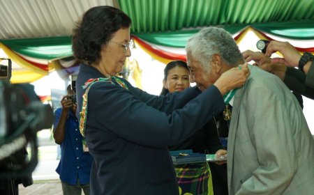 STVS-legende Frits Pengel geëerd met hoge onderscheiding met Srefidensi