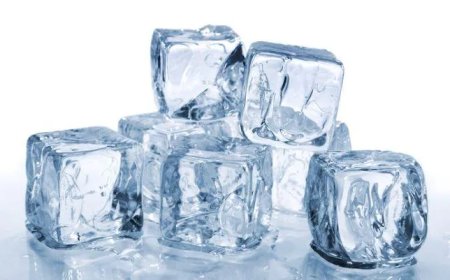 Onzichtbaar gevaar in ons glas: Waarom ijsblokjes meer aandacht verdienen