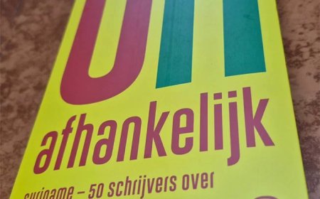 Onafhankelijk: 50 schrijvers over 50 jaar Srefidensi gepresenteerd