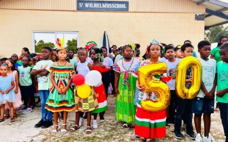St. Wilhelmusschool-2 luidt Srefidensi in met vlaggenparade en culturele viering