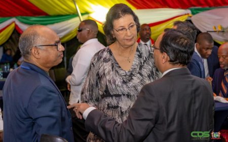 President Simons spreekt met stakeholders over verdere opbouw van Suriname